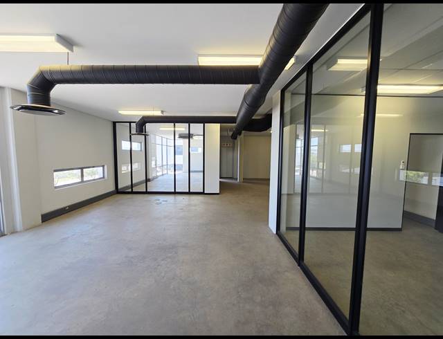 1,287M² WAREHOUSE TO LET IN LANSERIA